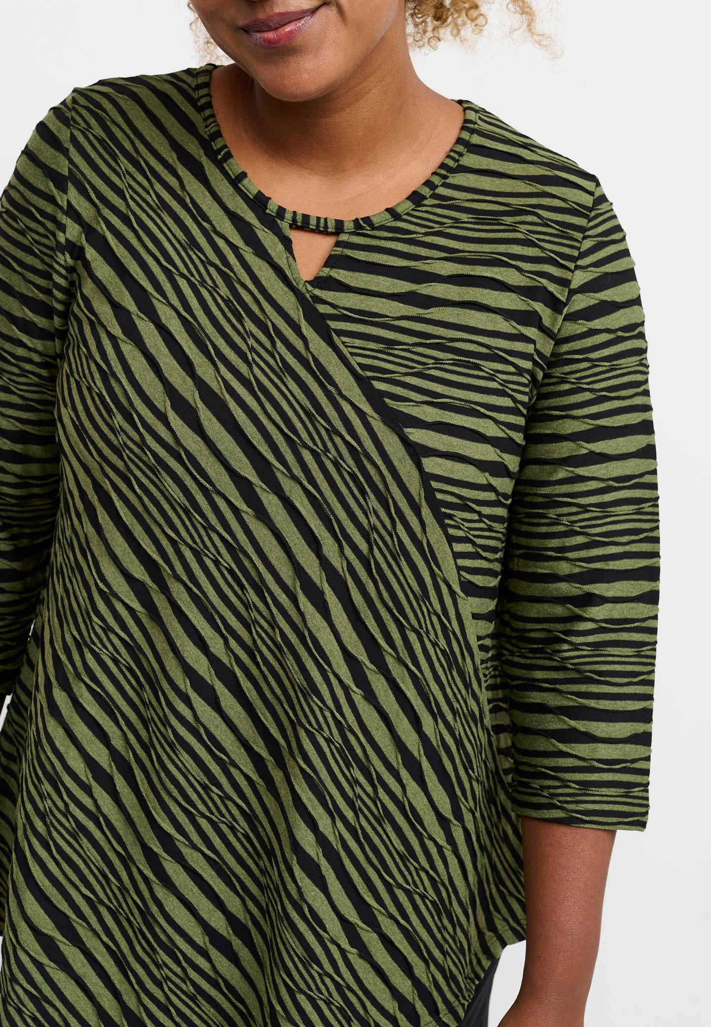 Grön-svart Topp utsvängd i strukturmönster