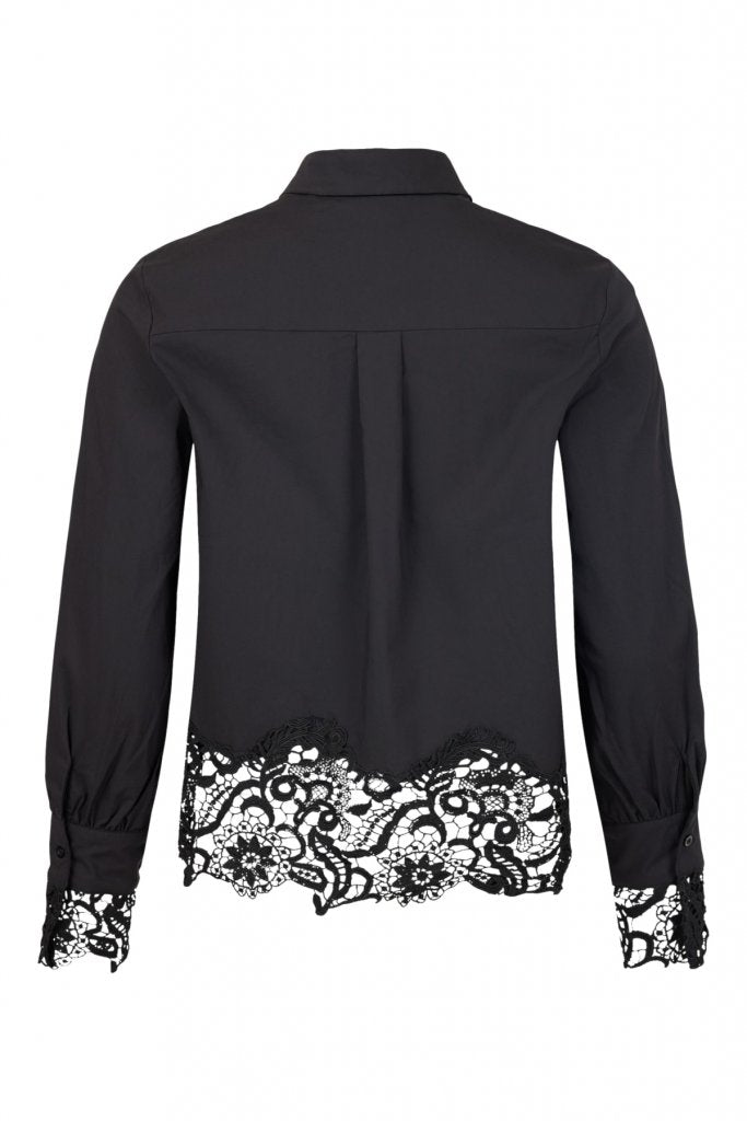 Svart skjorta med spets, Sunday