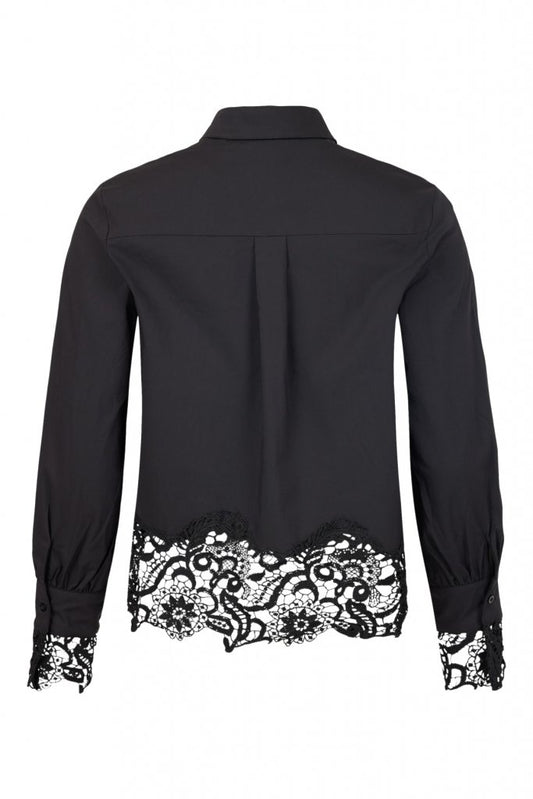 Svart skjorta med spets, Sunday