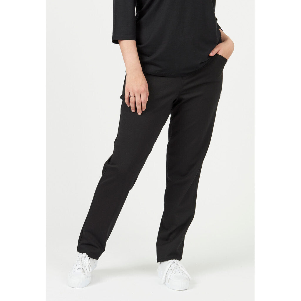 Svarta byxor med resår i midjan