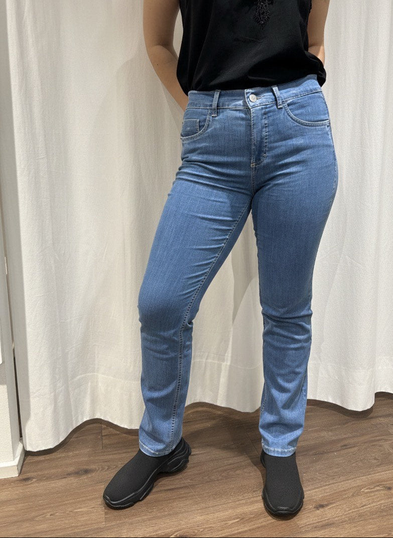 Anna Motana Dora, summertone