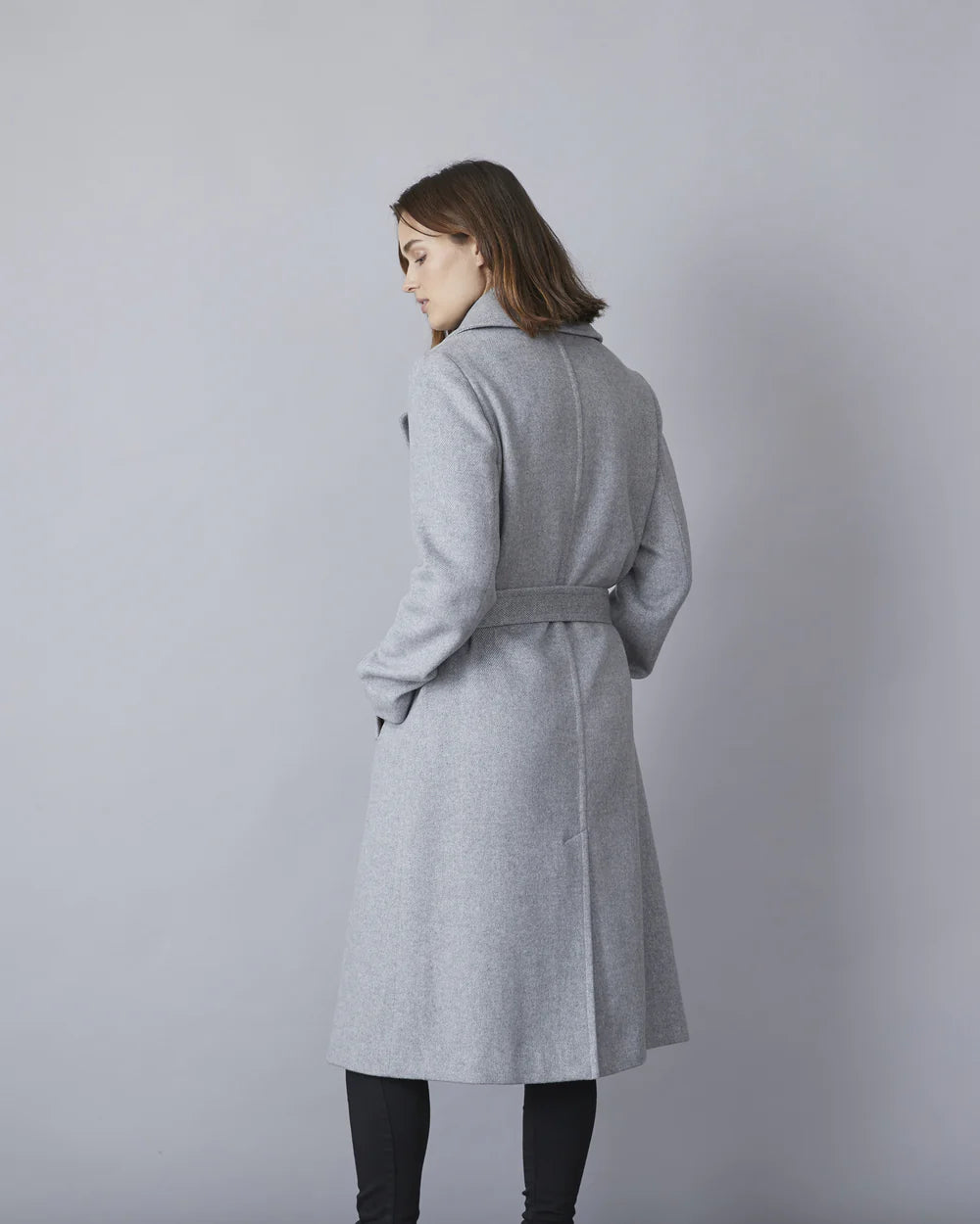Ljusgrå ull kappa med värmande Meida isolering