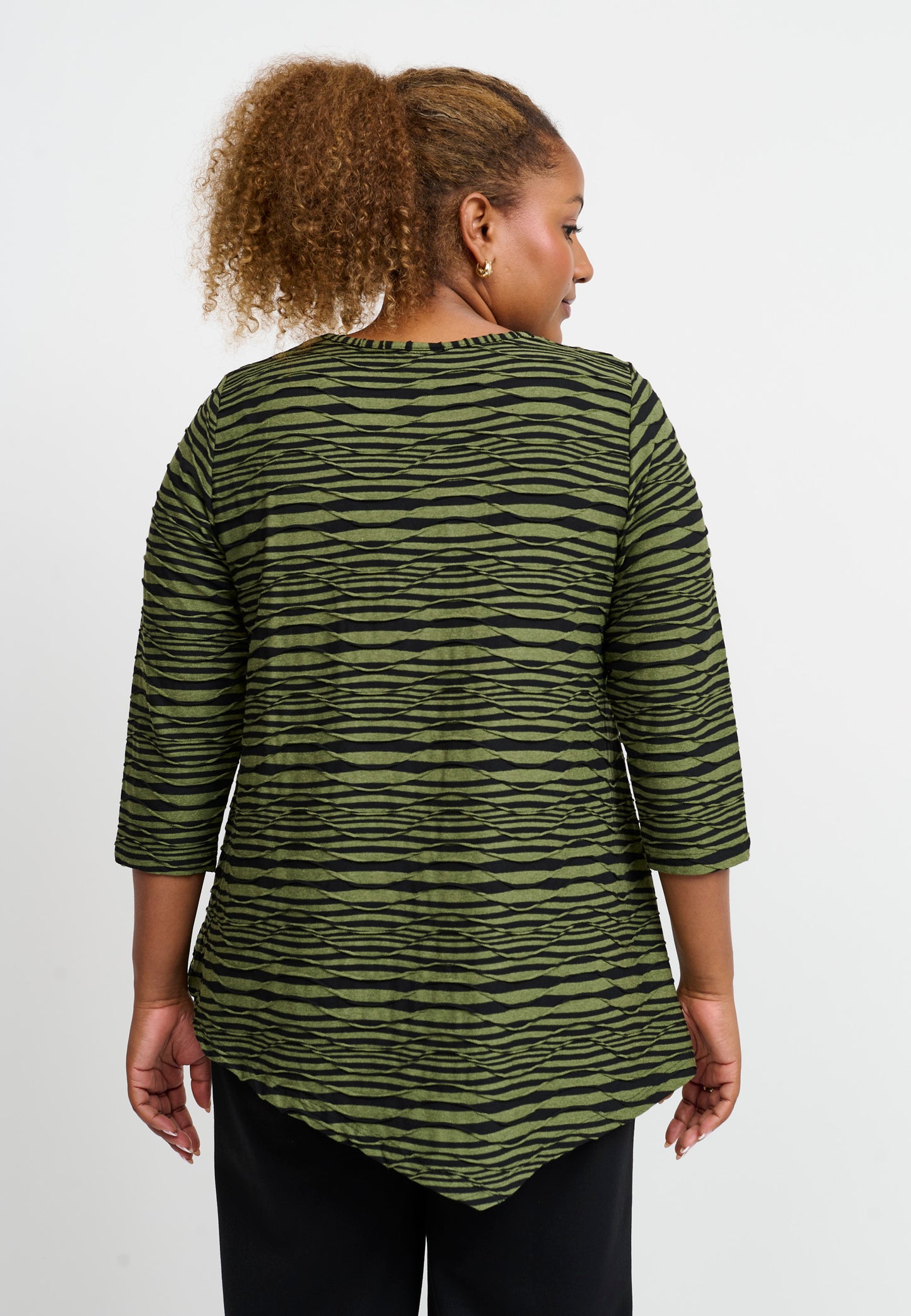 Grön-svart Topp utsvängd i strukturmönster